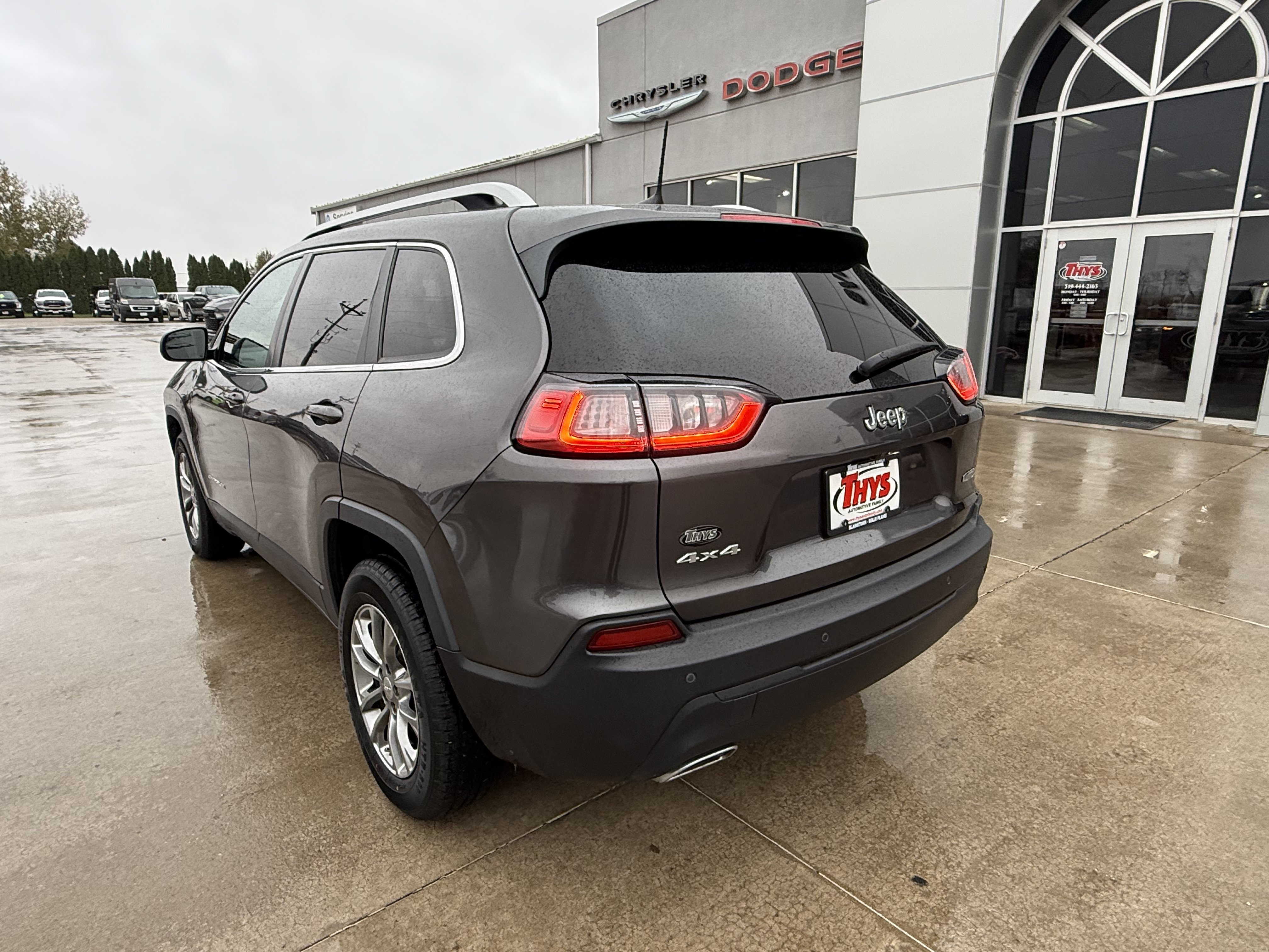 Used 2019 Jeep Cherokee Latitude Plus w/ Cold Weather Group AWD/4WD image 38