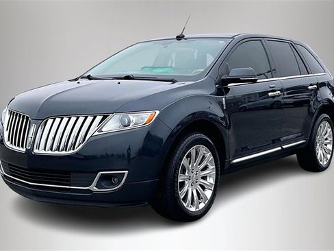 Used 2014 Lincoln MKX FWD w/ Equipment Group 102A image 2