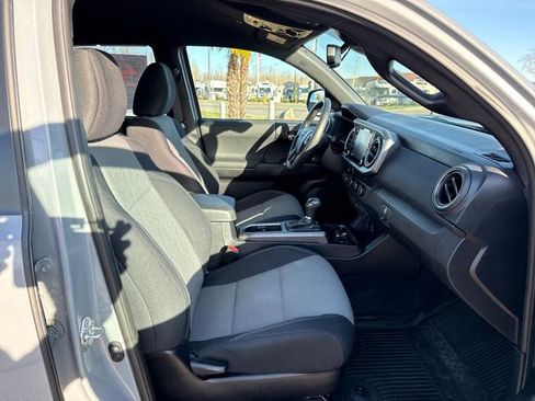 Used 2021 Toyota Tacoma TRD Off-Road image 11