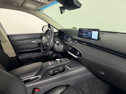 Used 2025 Genesis GV70 2.5T AWD/4WD image 33