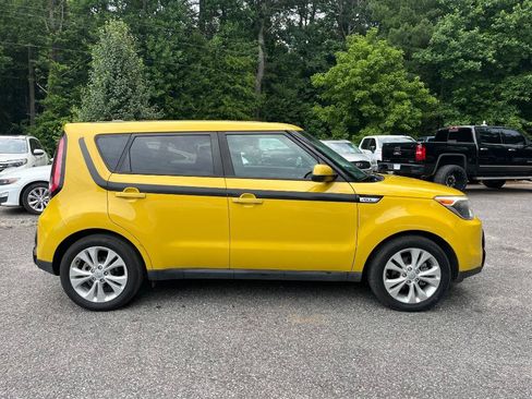 Used 2016 Kia Soul + FWD image 11