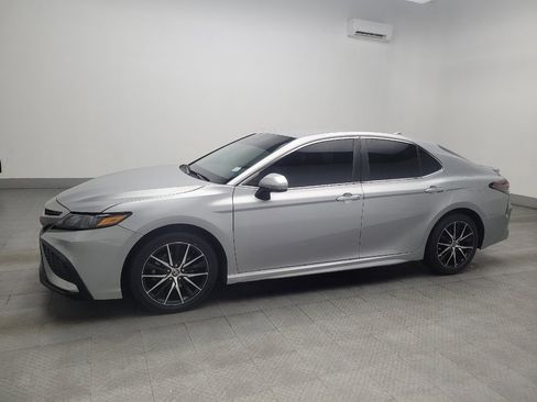 Used 2021 Toyota Camry SE image 2