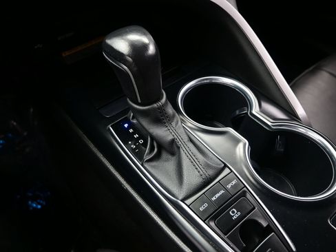 Used 2020 Toyota Camry XSE FWD image 22