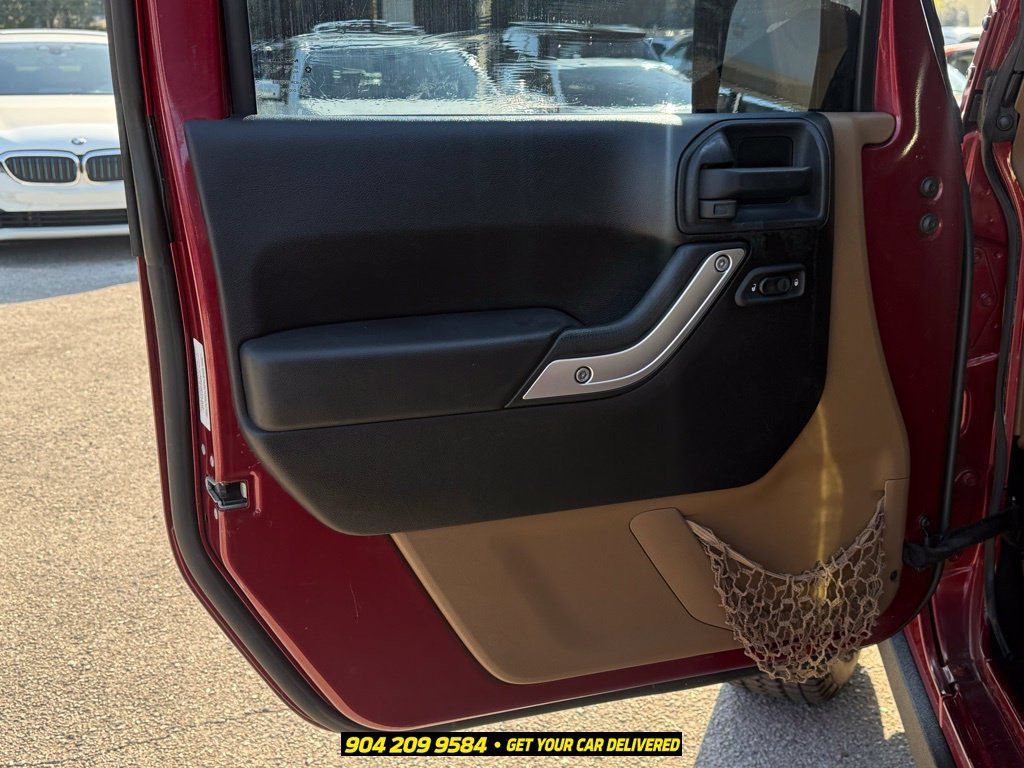 Used 2013 Jeep Wrangler Unlimited Rubicon w/ Connectivity Group AWD/4WD image 8