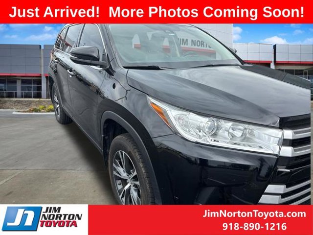 Used 2019 Toyota Highlander Plus FWD image 1