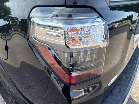 Used 2024 Toyota 4Runner TRD Off-Road Premium w/ Moonroof Package AWD/4WD image 10