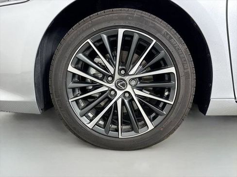 Certified 2025 Lexus ES 300h w/ Premium Package FWD image 33