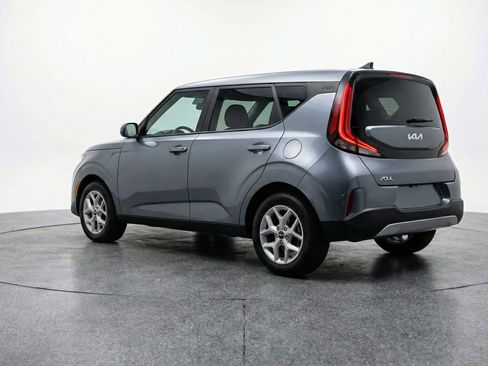 Used 2025 Kia Soul LX w/ LX Technology Package FWD image 6