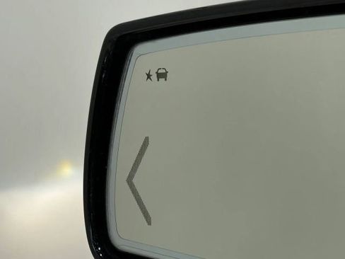 Used 2018 Chevrolet Suburban Premier image 10