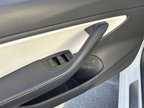 Used 2019 Tesla Model 3 Long Range image 18