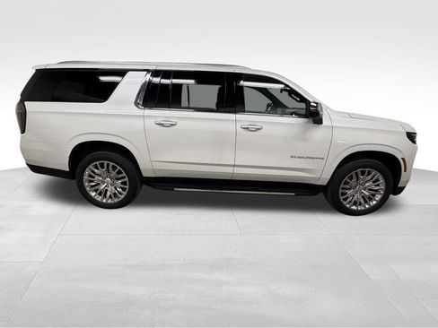Used 2025 Chevrolet Suburban Premier AWD/4WD image 10
