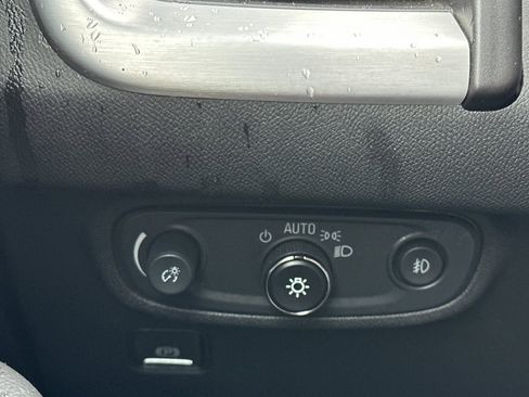 Used 2024 GMC Terrain SLT image 31