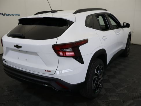 New 2026 Chevrolet Trax RS w/ Sunroof Package FWD image 6
