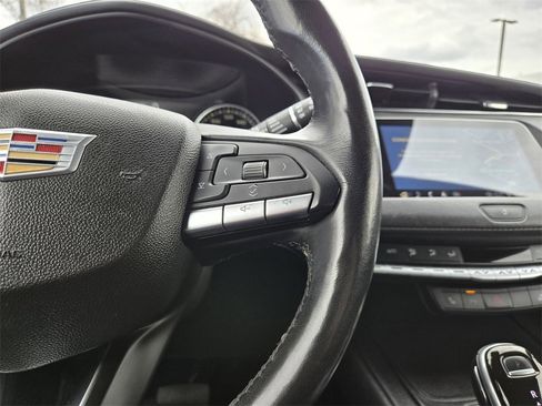 Used 2021 Cadillac XT4 Premium Luxury w/ Cold Weather Package image 16