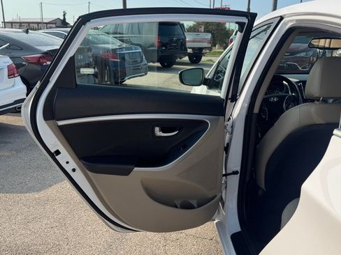 Used 2013 Hyundai Elantra GT w/ Tech Pkg FWD image 21