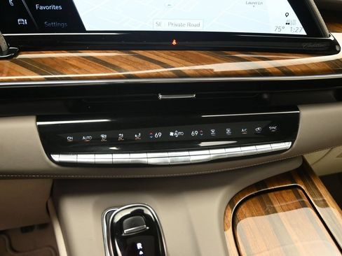 Used 2024 Cadillac Escalade ESV Sport Platinum AWD/4WD image 18