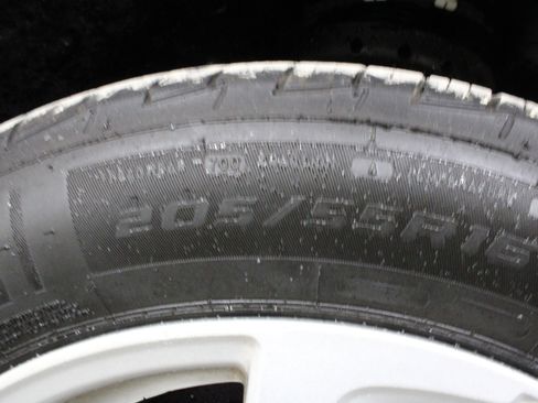 Used 2016 Subaru Impreza 2.0i Premium image 34