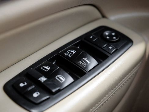 Used 2017 Jeep Grand Cherokee Limited image 42