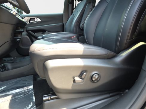 New 2026 Chrysler Pacifica Select FWD image 27