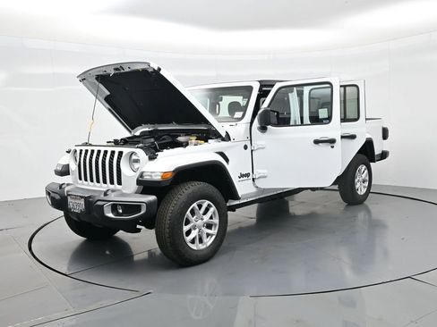 Used 2023 Jeep Gladiator Sport image 38