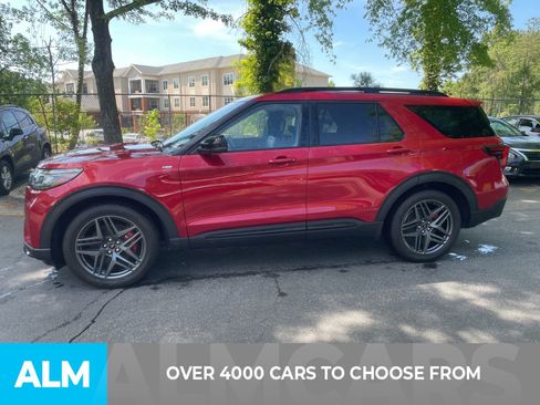 Used 2025 Ford Explorer ST-Line w/ Premium Package image 2