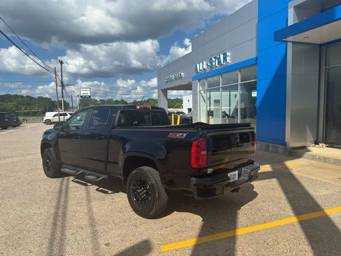 Used 2022 Chevrolet Colorado Z71 w/ Trail Boss Package AWD/4WD image 8