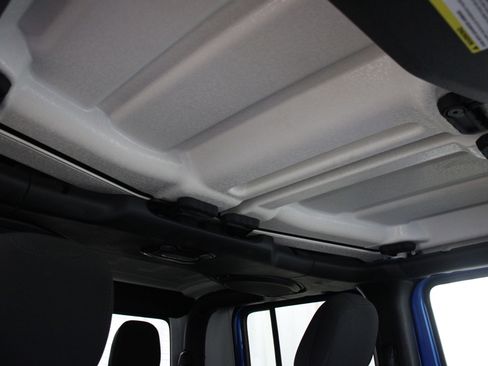 Used 2022 Jeep Gladiator Sport image 26