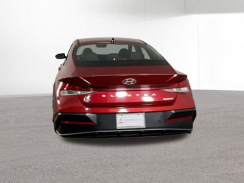 Used 2024 Hyundai Elantra Limited image 8