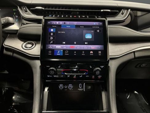 Used 2023 Jeep Grand Cherokee 4WD 4xe image 9