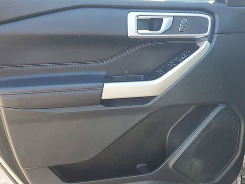 Used 2021 Ford Explorer XLT w/ Equipment Group 202A AWD/4WD image 16