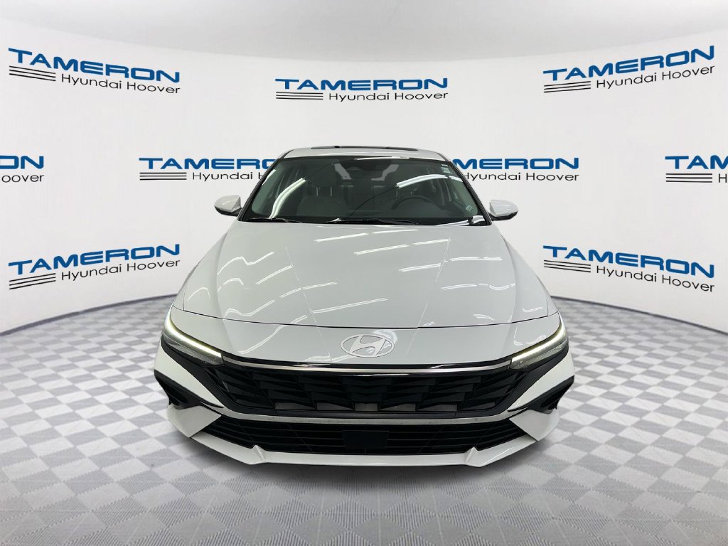 Used 2025 Hyundai Elantra Limited FWD image 8