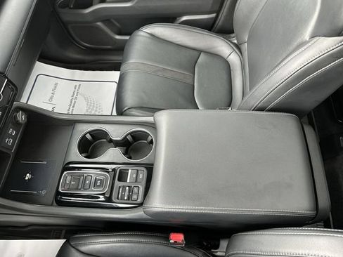 Used 2023 Honda Pilot Touring image 25