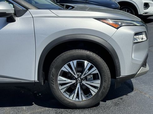 Used 2022 Nissan Rogue SV image 41