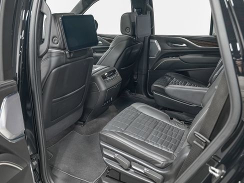Used 2024 Cadillac Escalade Sport Platinum w/ LPO, ONYX Package AWD/4WD image 27
