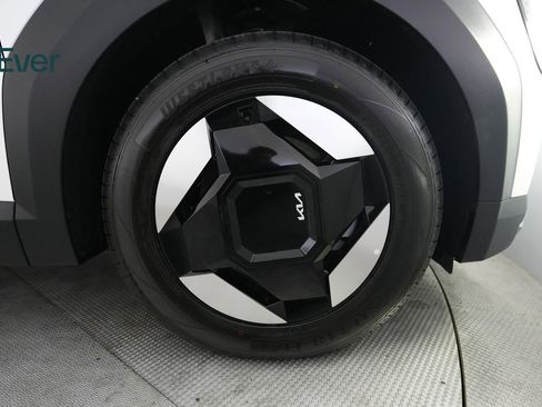 Used 2024 Kia EV9 Light Long Range RWD image 20