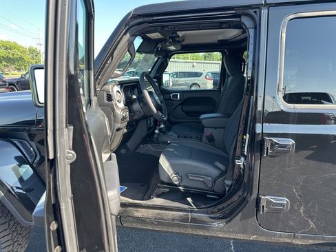 New 2025 Jeep Gladiator Sport image 8