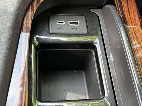 Used 2023 Cadillac Escalade Premium Luxury w/ Performance Package AWD/4WD image 25