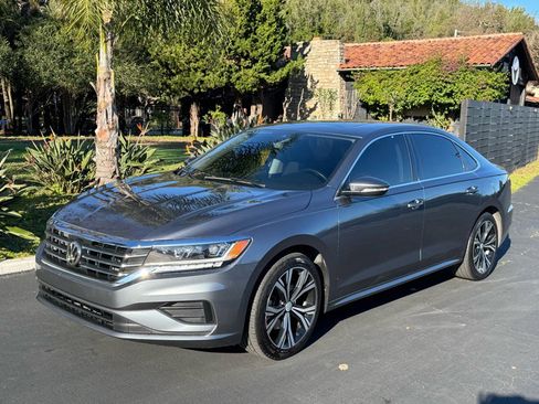 Used 2022 Volkswagen Passat 2.0T SE image 1