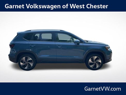 Used 2025 Volkswagen Taos SE w/ Panoramic Sunroof Package AWD/4WD image 6