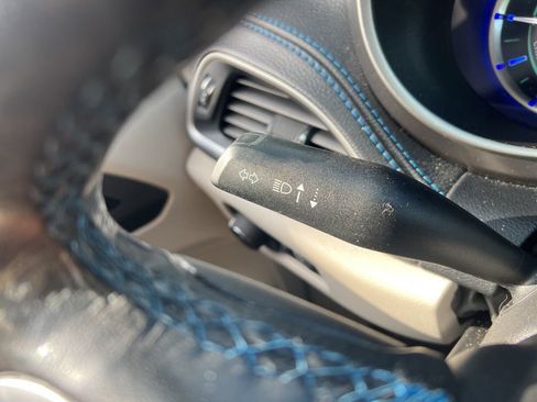 Used 2021 Chrysler Pacifica Touring-L image 16