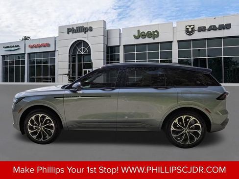 Used 2025 Lincoln Nautilus Reserve AWD/4WD image 6