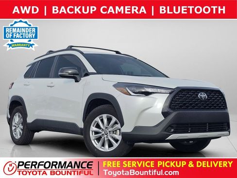 Used 2025 Toyota Corolla Cross LE image 1