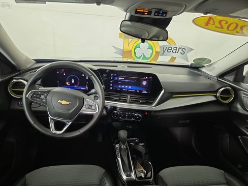 Used 2024 Chevrolet Trax LT w/ LT Convenience Package FWD image 13