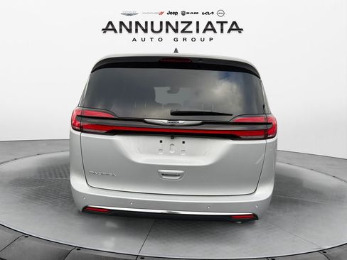 New 2026 Chrysler Pacifica Select image 4
