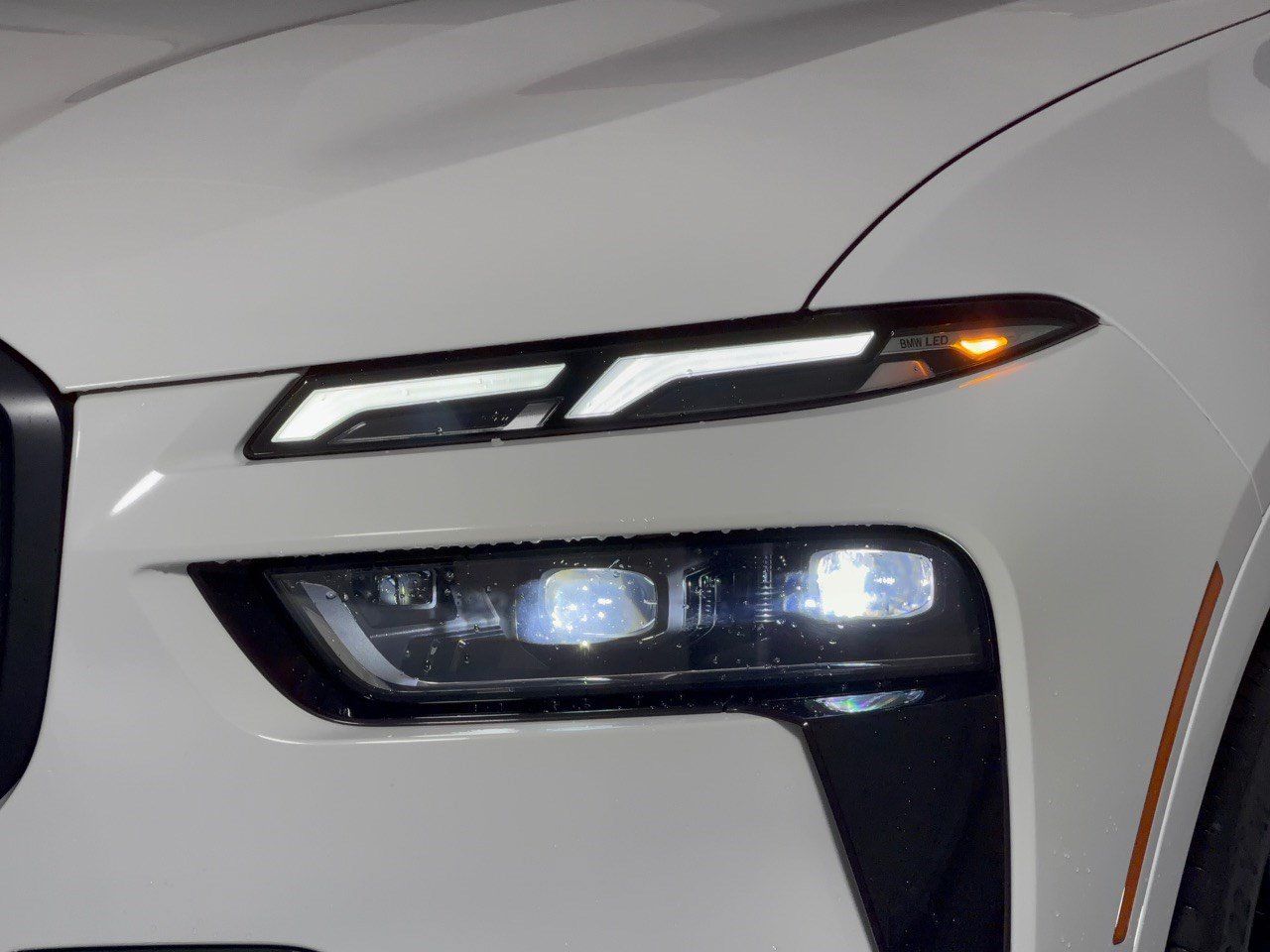 Used 2023 BMW X7 xDrive40i w/ M Sport Package AWD/4WD image 12