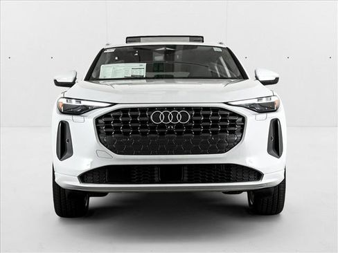 New 2025 Audi Q5 Premium Plus image 2