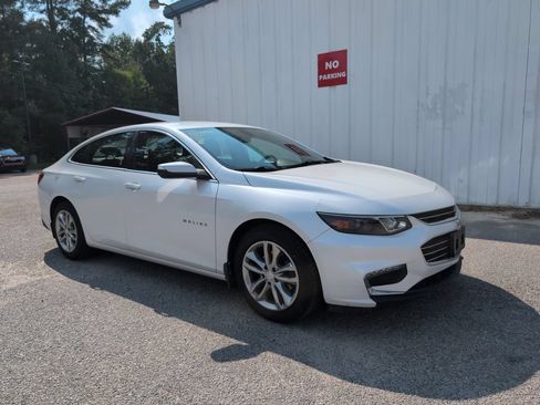 Used 2017 Chevrolet Malibu LT FWD image 1