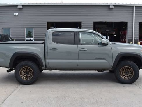 Used 2022 Toyota Tacoma SR5 w/ Trail Edition AWD/4WD image 4