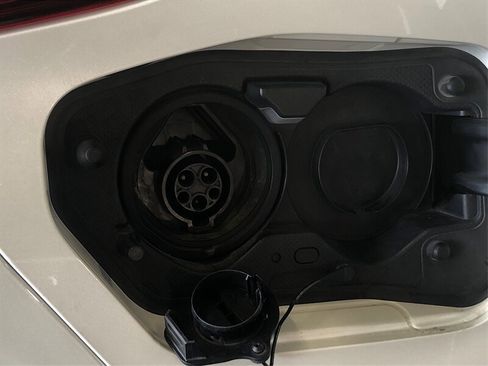 Used 2017 Toyota Prius Prime Plus w/ Carpet Mat Package image 18