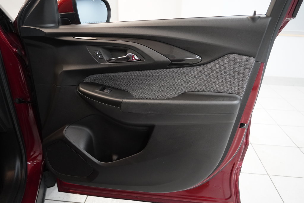 Used 2022 Chevrolet TrailBlazer LT w/ Convenience Package FWD image 32